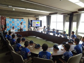 板東野球スポーツ少年団表敬訪問