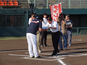 里崎智也氏への鳴門市スポーツアドバイザー委嘱式