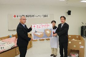 鳴門市地区 赤十字要支援者用段ボールベット引渡式（消防庁舎会議室）