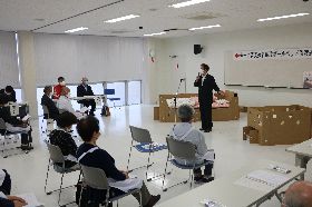 鳴門市地区 赤十字要支援者用段ボールベット引渡式（消防庁舎会議室）