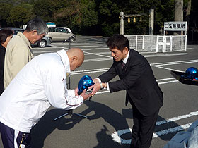 防犯パトロール車「青パト」出発式