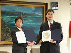 鳴門市・藍住町パートナーシップ支援協定締結式及び鳴門市・エンジェルランプ委託契約締結式