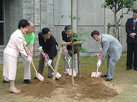 「第九」演奏会30周年記念楷の木植樹式