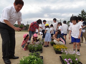 平成25年度「人権の花」贈呈式