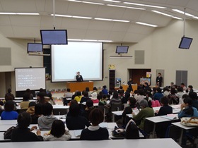 宮西達也講演会「やさしさ宅配便」