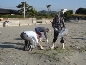 鳴門市環境衛生組合連合会　海岸清掃